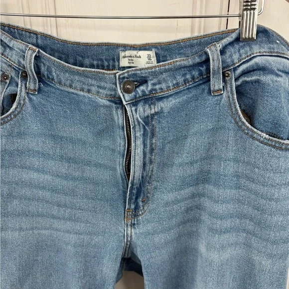 Abercrombie & Fitch Light Blue Relaxed Jeans high rise mom jeans - Picture 2 of 6